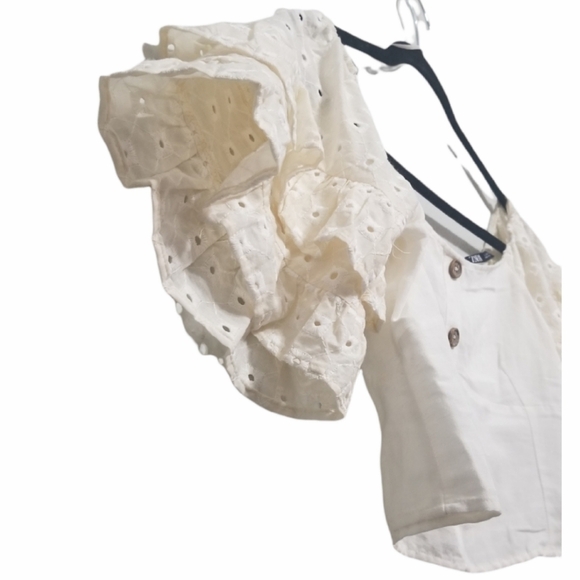 𝅺ZARA Beige embroidered ruffled sleeves, crop top,  size L. - Picture 12 of 16
